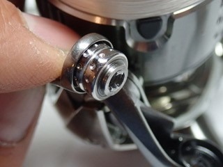 ⑩0.5mmシムを2枚セットしてIOS-02を塗布する